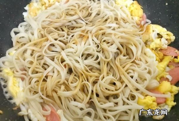 怎么炒挂面不粘,怎么炒面才不粘锅的家常做法步骤