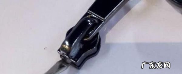 拉链头滑出怎么装进去,拉链头掉了怎么装上去