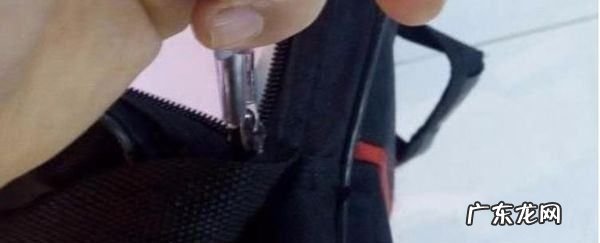 拉链头滑出怎么装进去,拉链头掉了怎么装上去