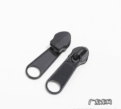 拉链头滑出怎么装进去,拉链头掉了怎么装上去