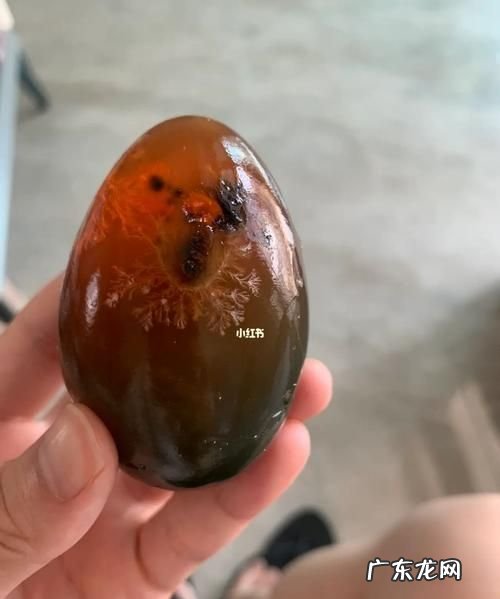 怎么看皮蛋是不是坏了,怎么知道皮蛋是否己经变质还可食用