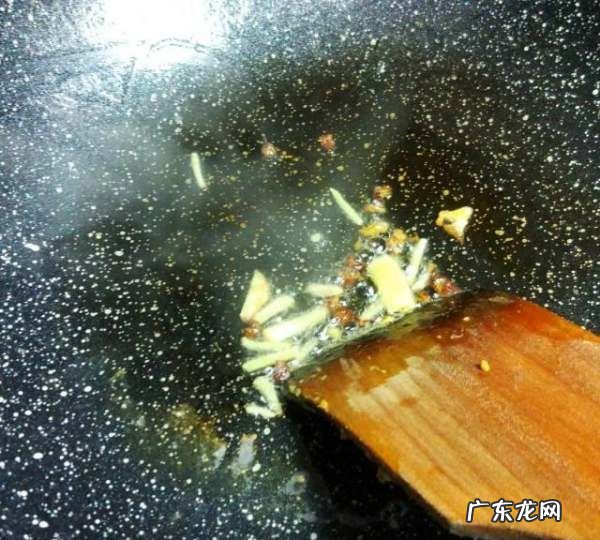 鸡蛋炒洋葱怎么做,洋葱炒蛋怎么做