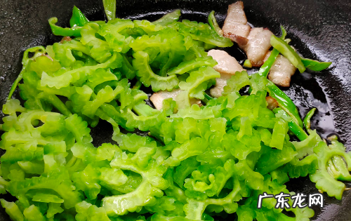 苦瓜炒肉怎么做,苦瓜炒肉片的家常做法 苦瓜炒肉做法步骤