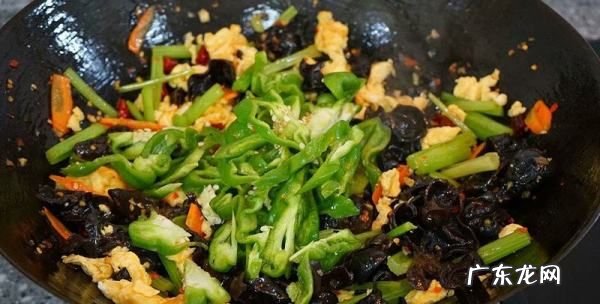 怎么炒木耳不会爆,炒木耳的时候容易爆锅这个问题怎么解决