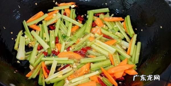 怎么炒木耳不会爆,炒木耳的时候容易爆锅这个问题怎么解决