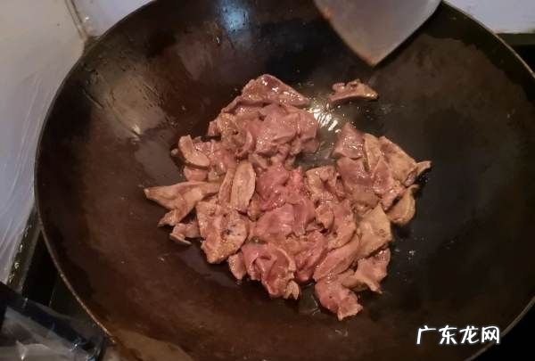炒猪肝怎么炒好吃,炒猪肝的家常做法步骤