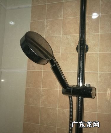 花洒没压力水小怎么办,洗澡喷头水压小怎么办 如何提高淋浴喷头水压