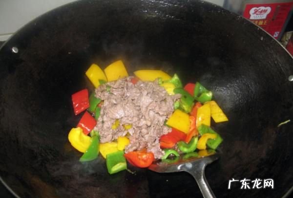 牛肉炒彩椒的做法,牛肉炒青椒怎么做