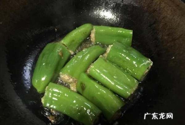 青椒酿肉是蒸还是煎,青椒酿肉怎么做好吃又简单