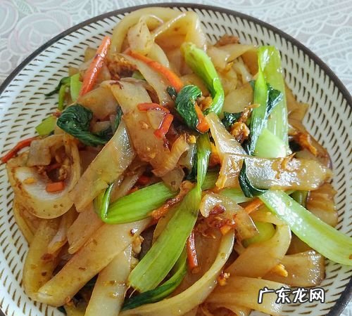 怎么做炒河粉,炒河粉的家常做法教程