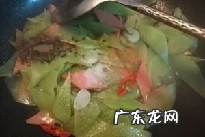 怎么炒火腿肠好吃,火腿肠配什么菜炒最好吃有营养