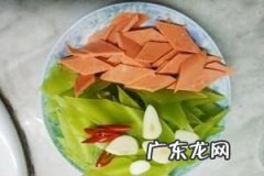 怎么炒火腿肠好吃,火腿肠配什么菜炒最好吃有营养