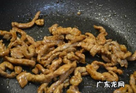 蒜苔怎么炒不发黄变色,肉丝炒蒜薹怎么做