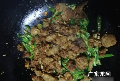 怎么炒油渣脆,油渣怎么做好吃