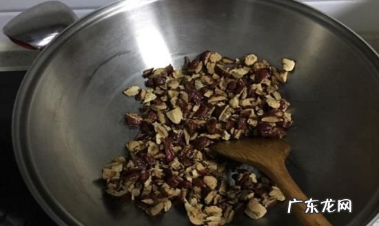 怎么炒核桃仁好吃五香核桃仁,核桃仁怎么炒才香才酥脆