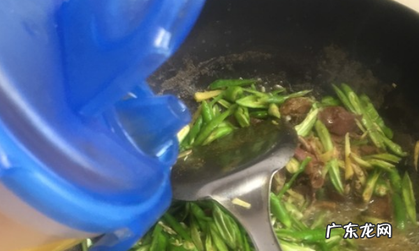 河蚌怎么炒好吃,小河蚌怎么做好吃又简单