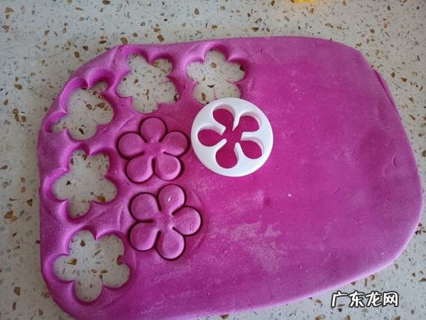 火龙果馒头用什么来固色,火龙果蒸馒头怎样才能不变色柠檬