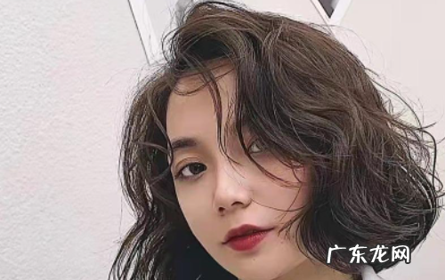 染什么颜色头发显皮肤白显年轻,什么颜色头发显年轻显肤色白