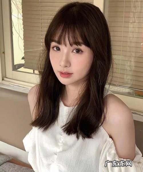 染什么颜色头发显皮肤白显年轻,什么颜色头发显年轻显肤色白