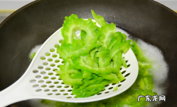 鸡蛋炒苦瓜怎么炒,苦瓜炒蛋正确做法步骤