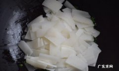 白萝卜怎么炒,鸡肉炒白萝卜的家常做法