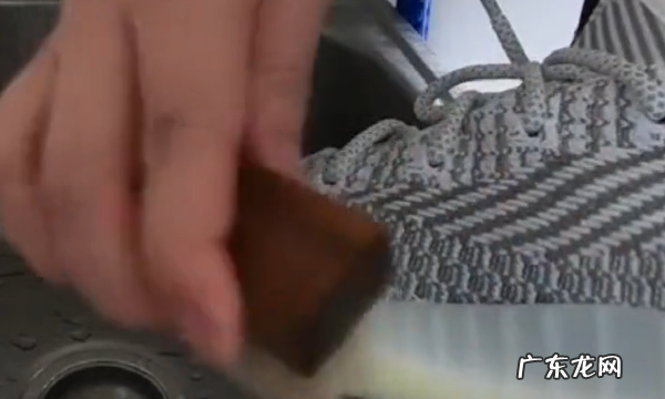 椰子鞋脏了怎么洗干净,椰子鞋怎么洗干净 椰子鞋的清洗技巧