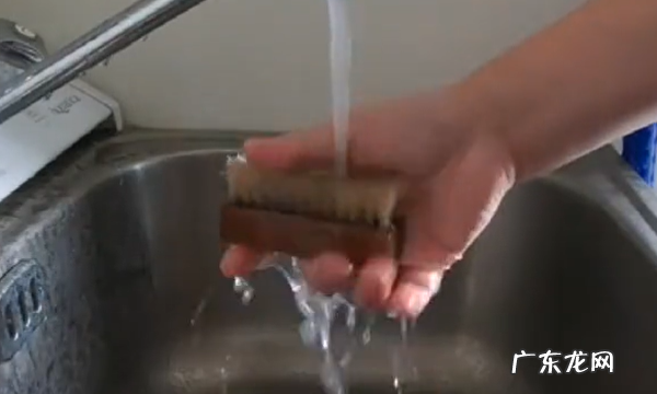 椰子鞋脏了怎么洗干净,椰子鞋怎么洗干净 椰子鞋的清洗技巧