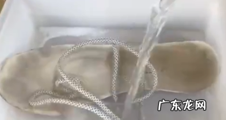 椰子鞋脏了怎么洗干净,椰子鞋怎么洗干净 椰子鞋的清洗技巧