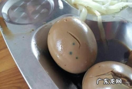 鸡蛋壳里有黑点能吃,鸡蛋壳上有黑点能吃