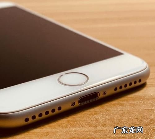 苹果手机底部的小孔是干什么用的,苹果手机背面的小孔是干什么的