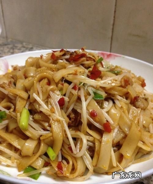 怎么炒河粉不粘锅又好吃,炒河粉怎么炒才好吃又不粘锅