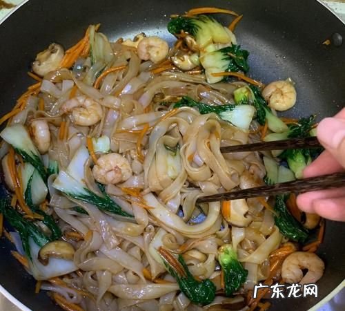 怎么炒河粉不粘锅又好吃,炒河粉怎么炒才好吃又不粘锅
