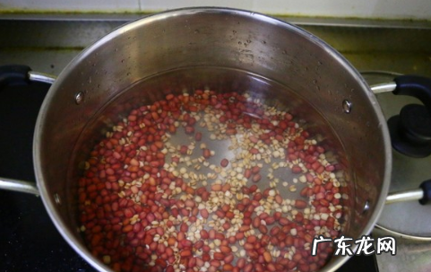 红豆薏米茶用温水还是开水,泡过的薏米红豆凉水下锅还是开水下锅
