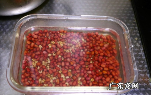 红豆薏米茶用温水还是开水,泡过的薏米红豆凉水下锅还是开水下锅