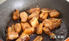 怎么炒排骨不粘锅,炸排骨怎么不粘锅