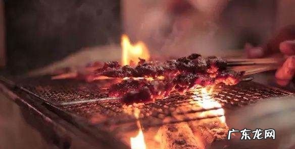 酒精块怎么点燃木炭,烧烤没有固体酒精怎么引燃碳