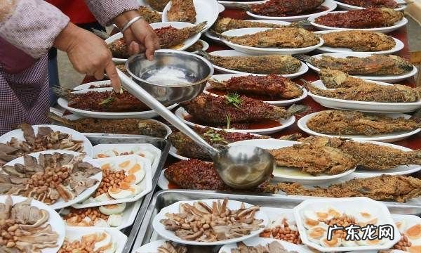 一桌别摆三盘菜什么意思,民间俗语一桌不摆三盘菜