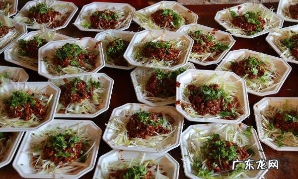 一桌别摆三盘菜什么意思,民间俗语一桌不摆三盘菜