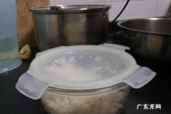 饭盒盖子被吸住了怎么办,玻璃饭盒盖子被吸住了怎么办