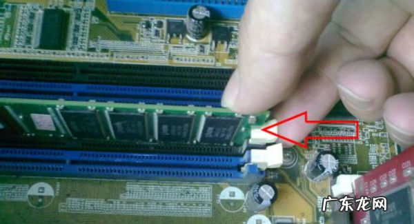 笔记本电脑内存条怎么取下来,电脑内存条怎么取下来