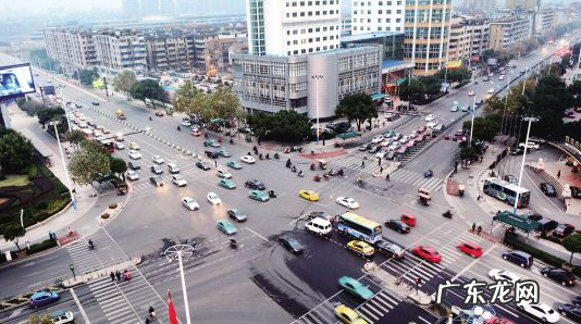 十字路口夹角行驶规则,驾驶机动车在十字路口如何调头