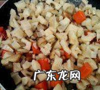 藕丁怎么炒好吃,家常炒脆藕丁的做法
