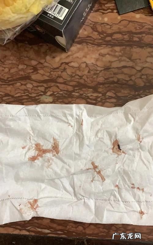 酒精能擦掉血迹吗,衣服上沾有血迹怎么洗掉