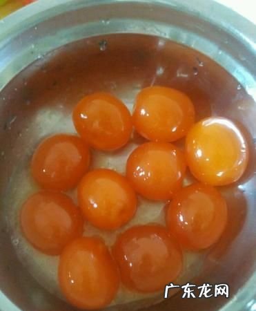 生咸鸭蛋用烤箱烤多久,咸鸭蛋黄怎么吃法大全