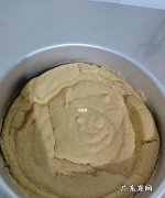蛋糕中间有点湿是为什么,纸杯蛋糕中间有点湿是为什么