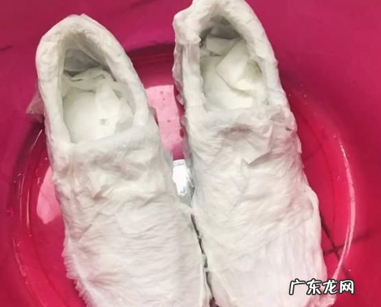 黄卫生纸可以包鞋,本色的卫生纸能包小白鞋