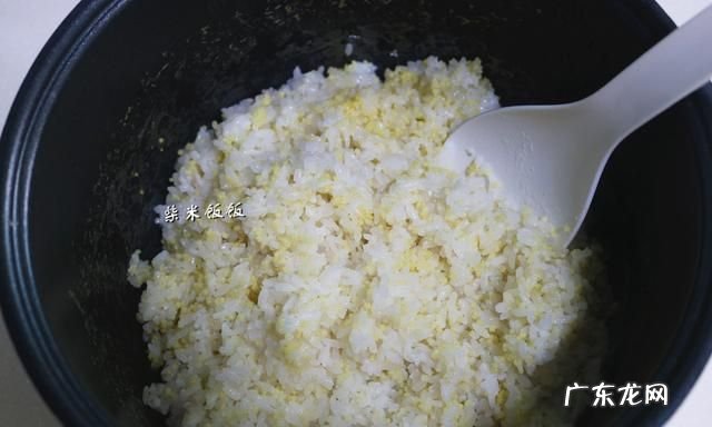 煮糯米饭要放多少水才不烂,用电饭锅煮糯米饭要放多少水