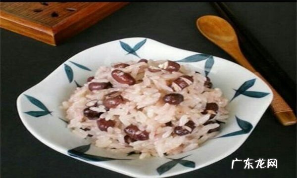 煮糯米饭要放多少水才不烂,用电饭锅煮糯米饭要放多少水