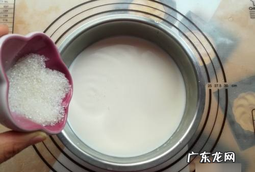 酸奶是怎么做成的,酸奶是怎么做成的