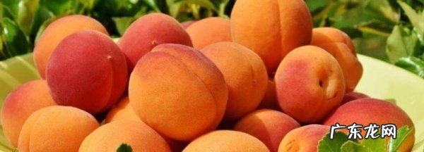 吃了虾可以吃桃子,桃子可以和虾一起吃会过敏